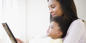 BLACK-MOTHER-AND-BABY-ON-COMPUTER-facebook