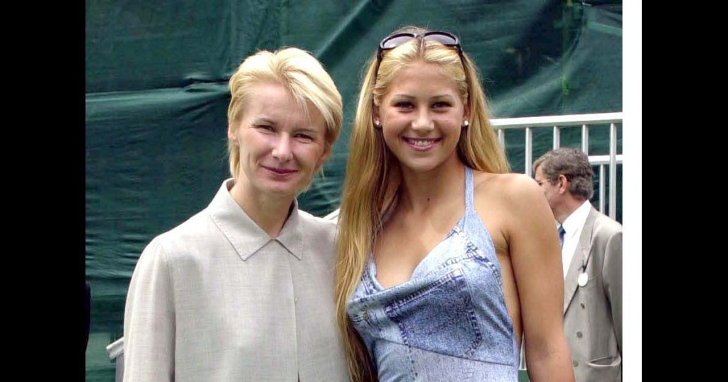 Jana Novotna (left) and Anna Kournikova (right)
